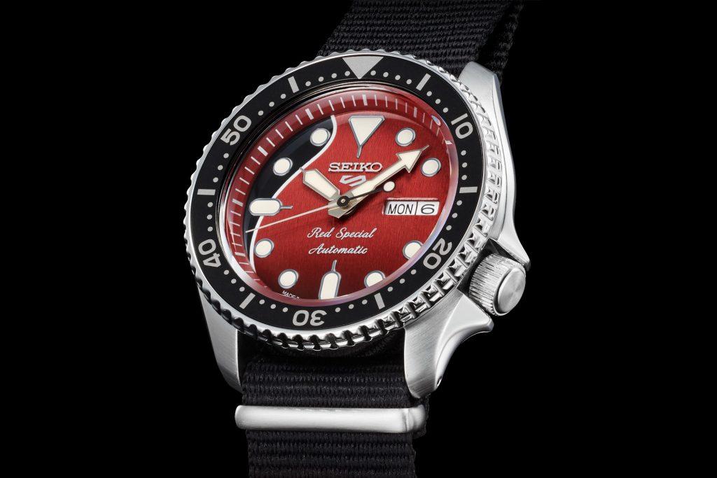 SEIKO 5 SPORTS BRIAN MAY SPECIAL EDITION SRPE83K1 1