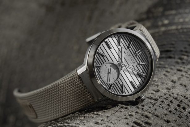 Leica ZM12 Integrated bracelet watch 1